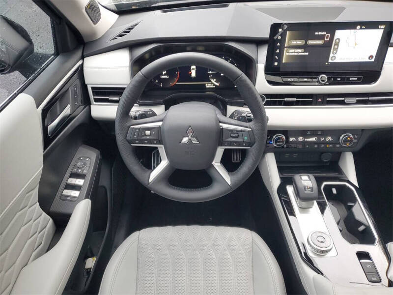 2025 Mitsubishi Outlander SEL Platinum Edition