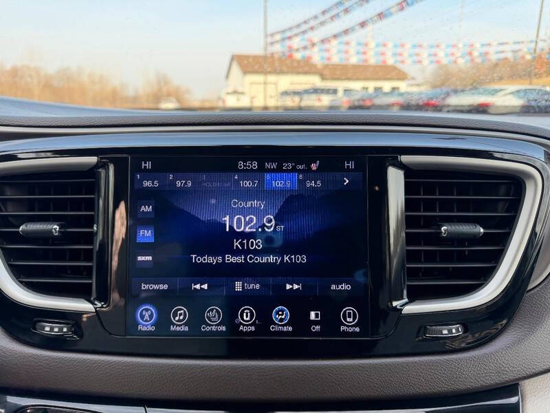 2017 Chrysler Pacifica Touring-L