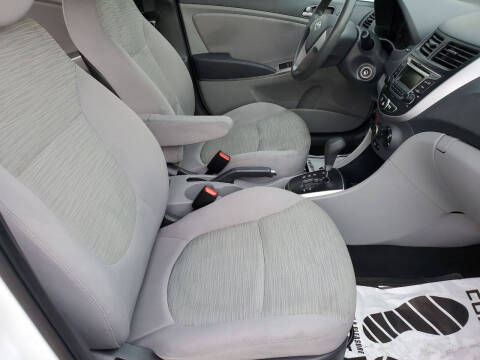 2017 Hyundai Accent SE