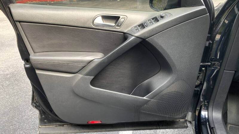 2017 Volkswagen Tiguan 2.0T Wolfsburg Edition 4Motion