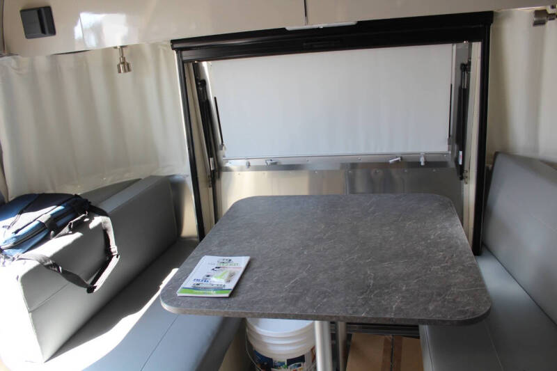 2022 Airstream Flying Cloud 27FB Twin