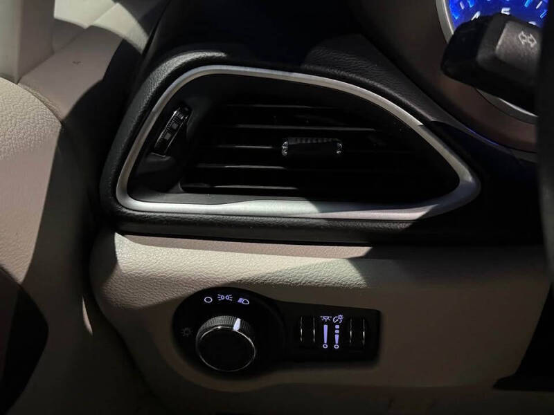 2017 Chrysler Pacifica LX