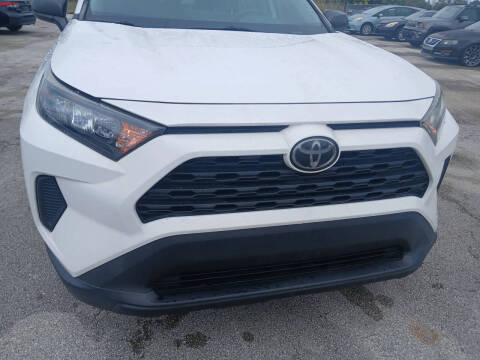 2020 Toyota RAV4 LE