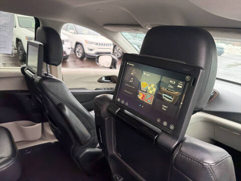 2017 Chrysler Pacifica Touring-L Plus