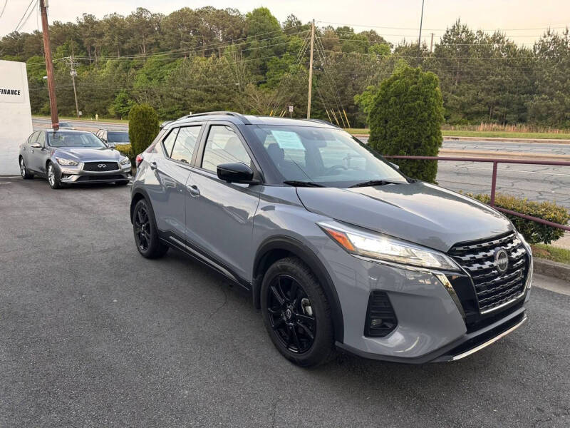 2022 Nissan Kicks SR