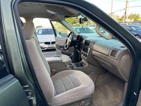 2004 Ford Explorer XLT