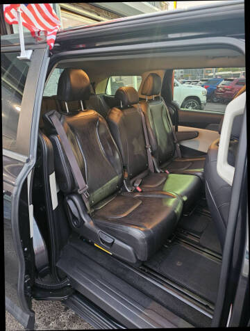 2022 Kia Carnival LX