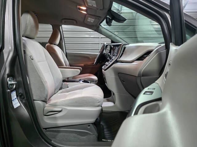 2020 Toyota Sienna LE 7-Passenger