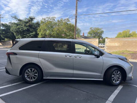 2021 Toyota Sienna LE 8-Passenger