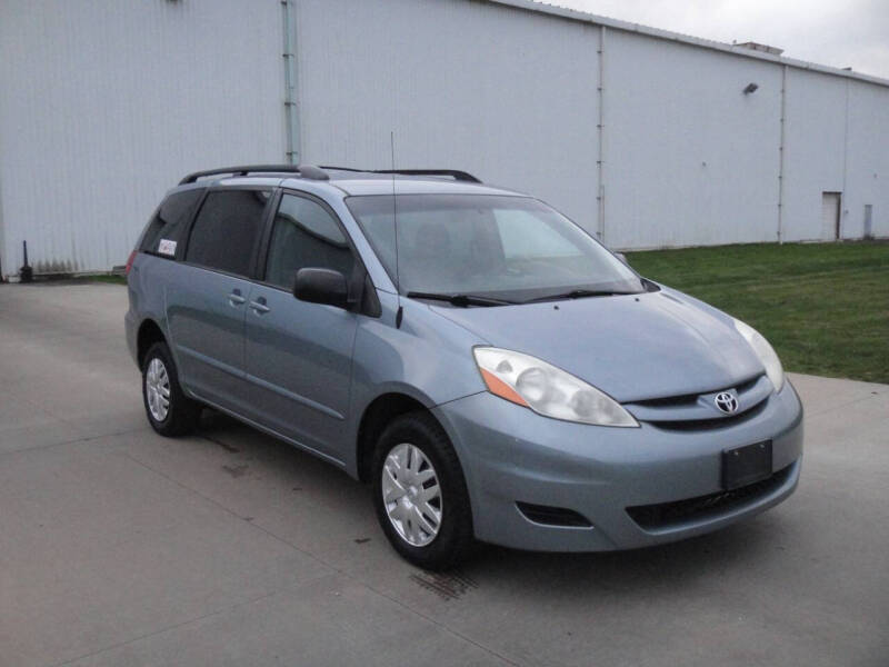 2010 Toyota Sienna LE 7-Passenger