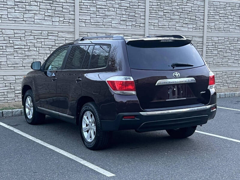 2011 Toyota Highlander null photo 9