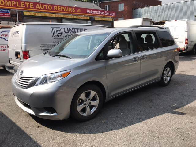 2015 Toyota Sienna LE 8-Passenger