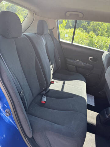 2011 Nissan Versa 1.8 S