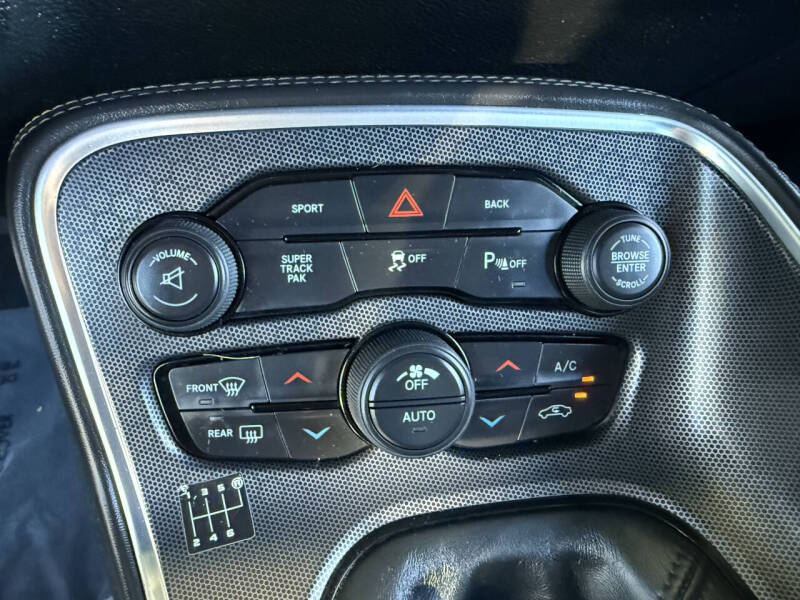 2015 Dodge Challenger R/T Plus