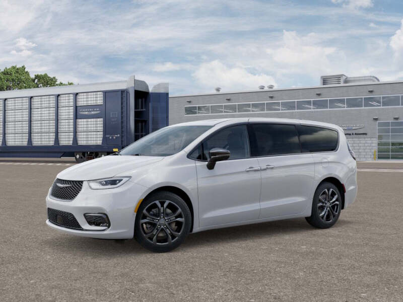2026 Chrysler Pacifica Select's photo