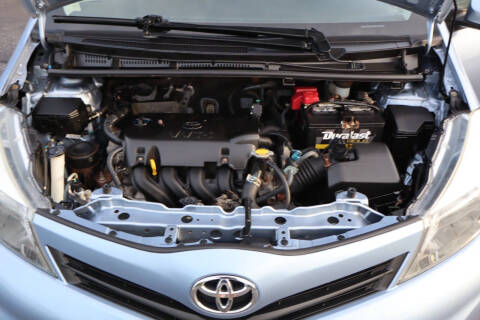 2014 Toyota Yaris 5-Door LE