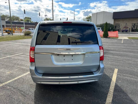 2013 Chrysler Town and Country Touring-L