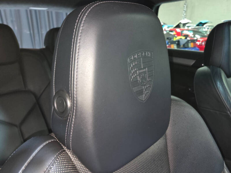 2013 Porsche Cayenne GTS