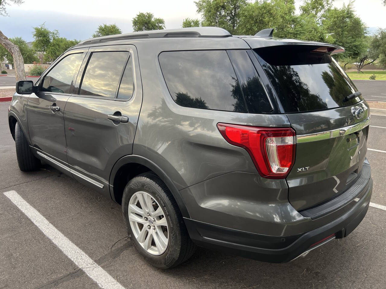 Dk. Gray 2018 Ford Explorer XLT AWD XLT 4dr SUV 1