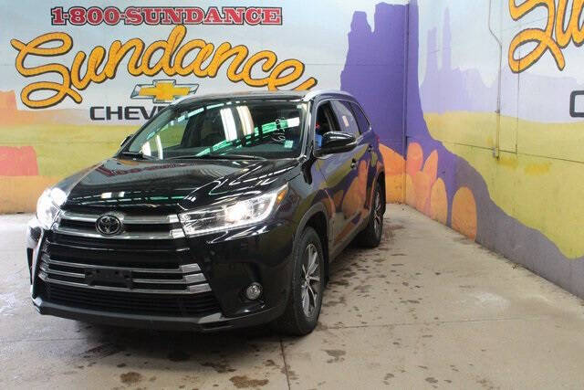 Used 2019 Toyota Highlander XLE with VIN 5TDJZRFH7KS613891 for sale in Grand Ledge, MI