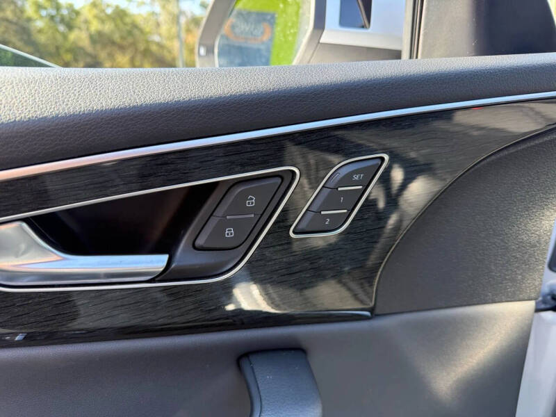 2019 Audi Q8 quattro Premium 55 TFSI