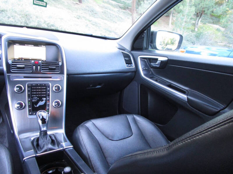 2016 Volvo XC60 T5 Drive-E Platinum