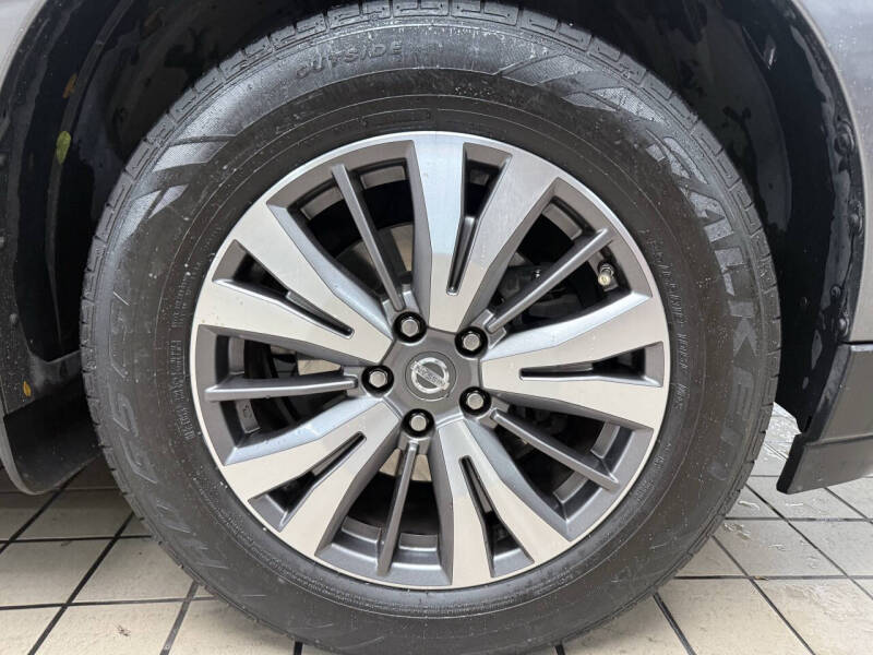 2017 Nissan Pathfinder SV