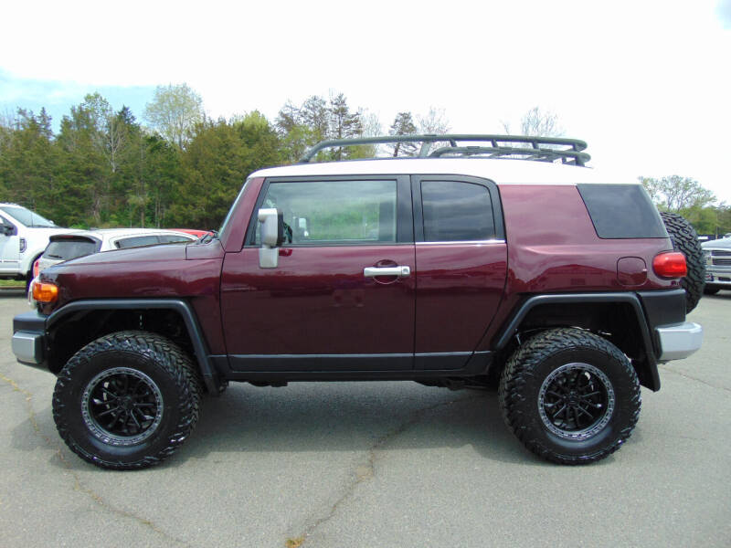 2007 Toyota FJ Cruiser for sale at E & M AUTO SALES in Locust Grove VA