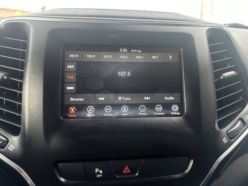 2019 Jeep Cherokee Latitude Plus - Photo 11