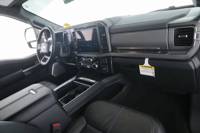 2025 Ford F-450 Super Duty Platinum