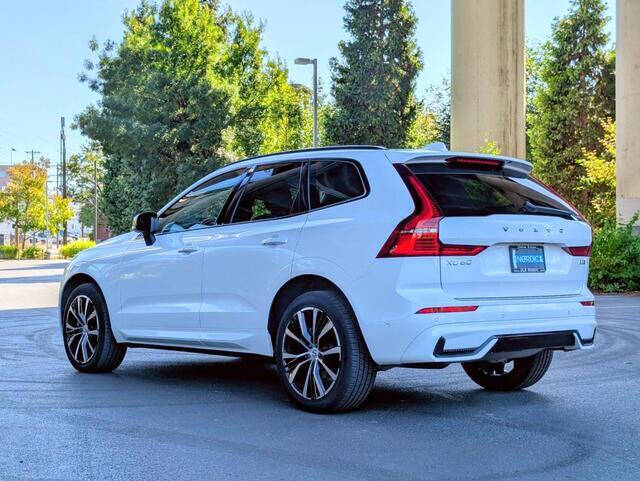 2023 Volvo XC60 B5 Plus Dark Theme
