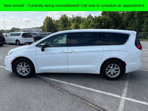 2025 Chrysler Pacifica Select