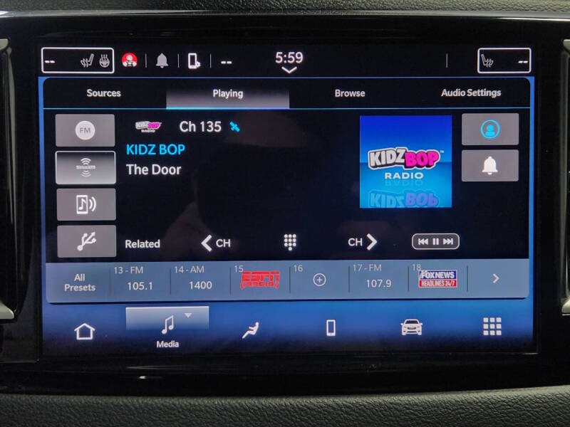 2023 Chrysler Pacifica Touring L