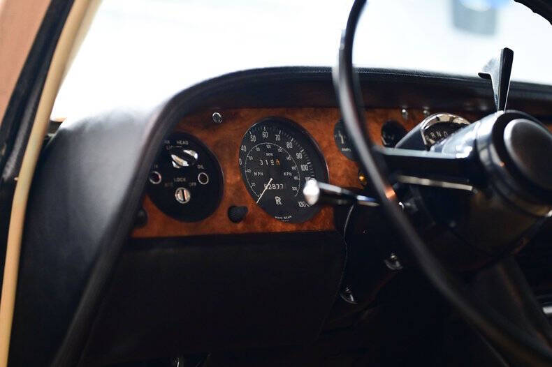 1972 Rolls-Royce SILVER CLOUD LWB