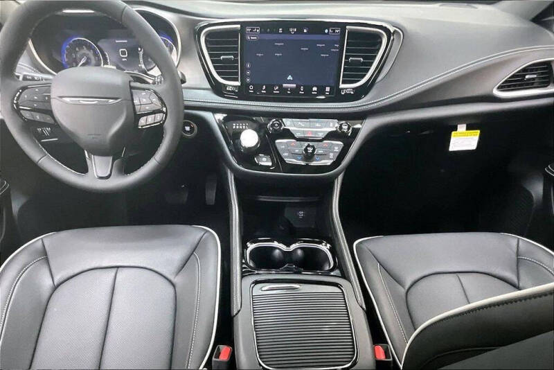 2027 Chrysler Pacifica Limited