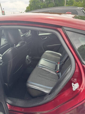 2015 Chrysler 200 S
