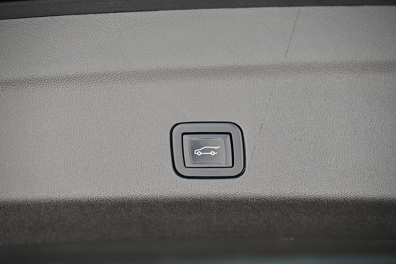 2022 Cadillac Escalade 17