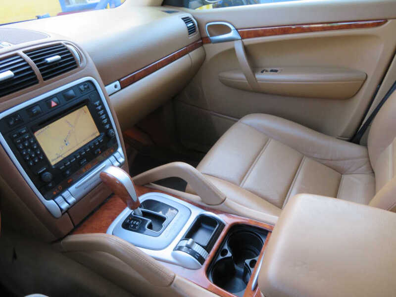 2004 Porsche Cayenne Tiptronic