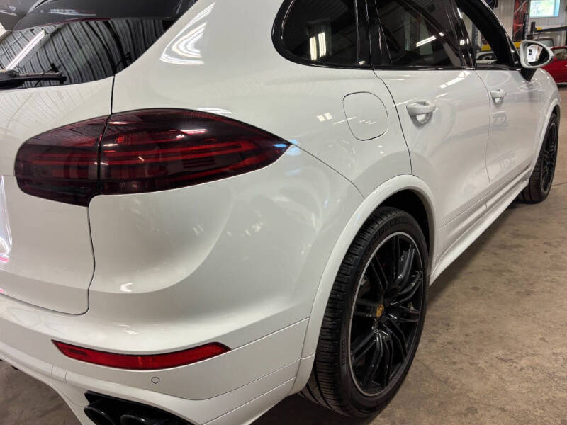 2016 Porsche Cayenne GTS