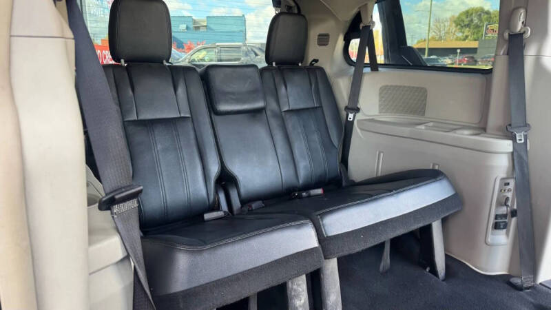 2014 Chrysler Town and Country Touring