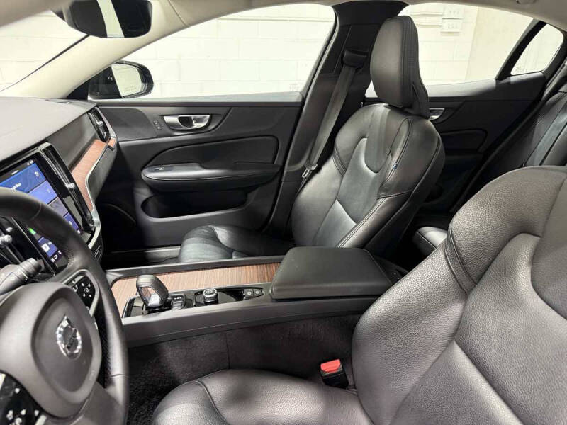 2024 Volvo S60 B5 Plus Dark Theme