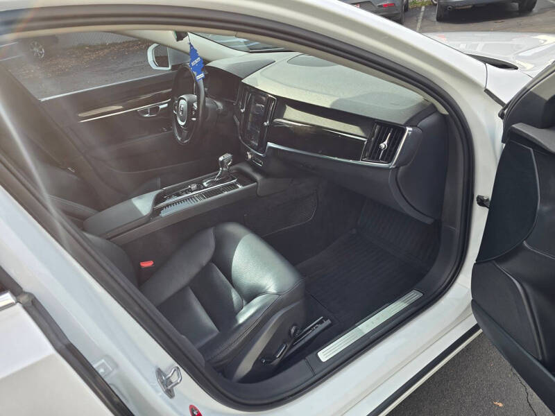 2018 Volvo S90 T5 Momentum