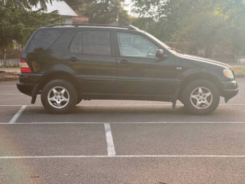 2000 Mercedes-Benz M-Class ML 320