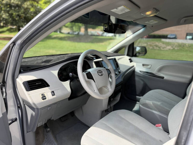 2012 Toyota Sienna Base 7-Passenger