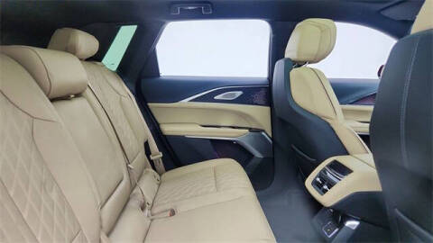 2025 Cadillac LYRIQ Luxury 3