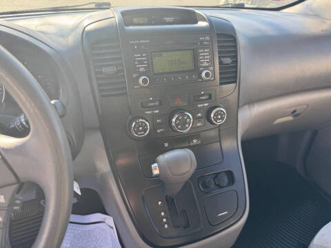 2014 Kia Sedona LX