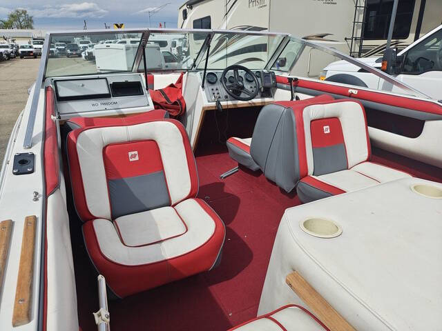 1989 Four Winns 16 Foot Open Bow