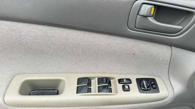 2004 Toyota Camry LE