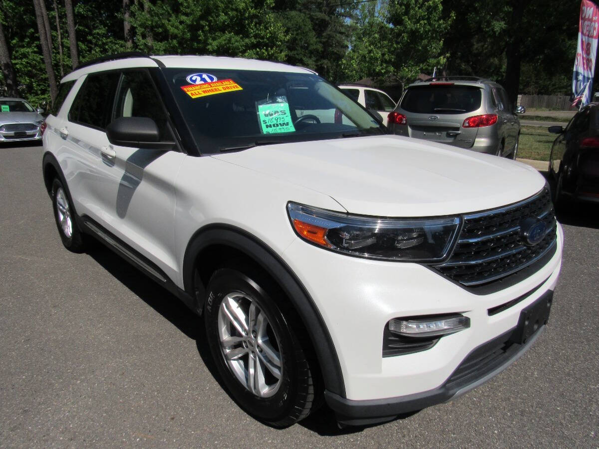 White 2021 Ford Explorer XLT AWD XLT 4dr SUV 2