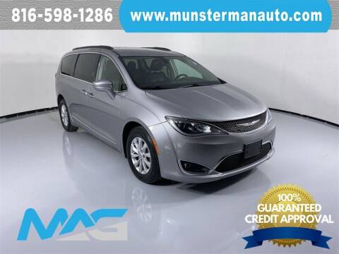 2017 Chrysler Pacifica for sale at Munsterman Automotive Group in Blue Springs MO